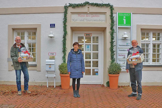 PriMa-Geschäftsführerin Andrea Hübner mit Herrn Claus Linke und Gerhard Märkl  Foto: PriMa