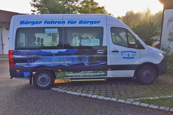 Bürgerbus Chiemsee mit neuer Beklebung, Foto: RoVG, Johann Zagler