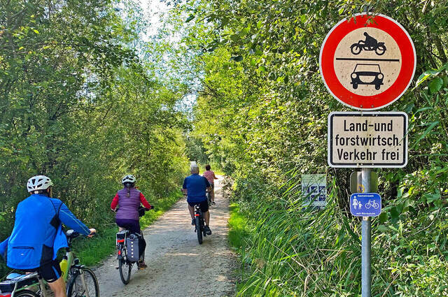 Radler am Chiemsee Rundweg  Foto: Claus Linke, Chiemseeagenda