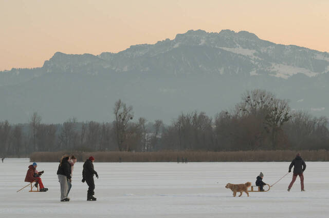 Auf der Eisfläche Schafwaschener Bucht  Foto: Alwin Schneider