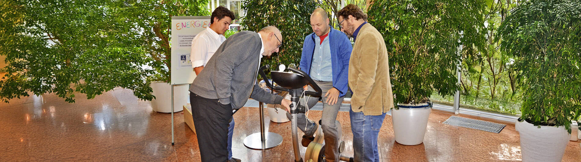 Energierad bei der Chiemseekonferenz 2022  Foto: Claus Linke - mit KI bearbeitet