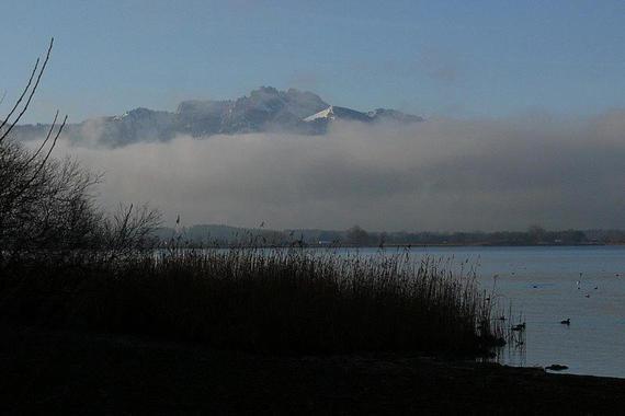 Foto: Gerhard Leitsmüller - Feldwieser Bucht mit Kampenwand im Nebel