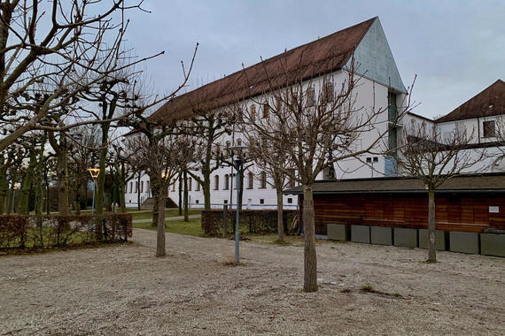 Ostfassade des Klosters   Foto: Claus Linke