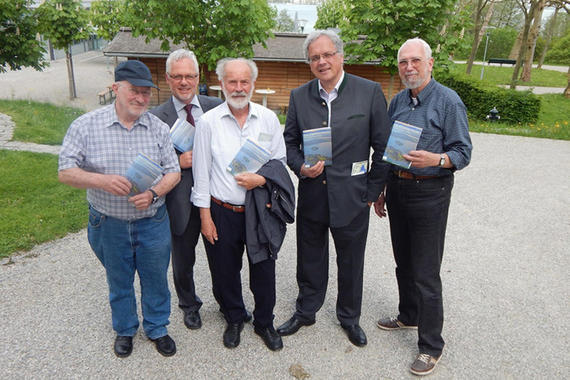 von links: Johann Zimmermann, Josef Austermayer, Gerhard Märkl, Reg.Präsident Christoph Hillenbrand, Claus Linke  Foto: Dirk Breitfuß