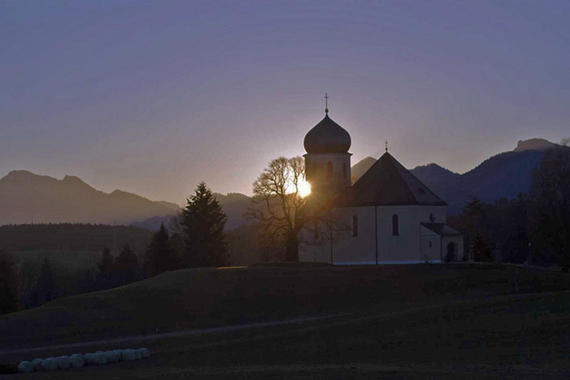Sonnenaufgang an Heilig Abend in Wildenwart  Foto: Anton Hötzelsperger