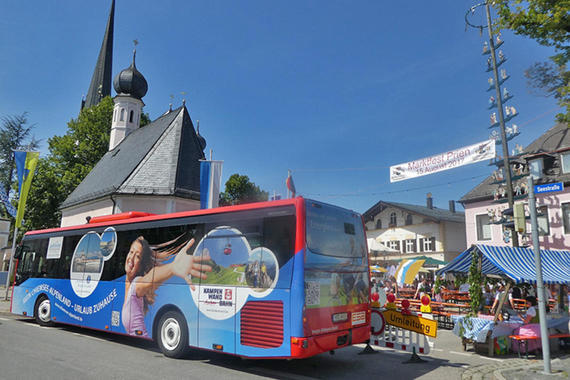 Ringlinienbus ohne Fahrradanhänger am Festplatz  Foto: Anton Hötzelsperger
