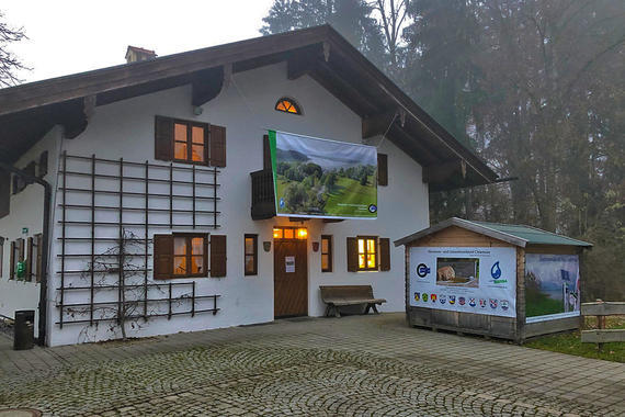 Das Rimstinger Gemeindehaus in Greimharting, in dem die Chiemseekonferenz 2018 stattfand.  Foto: Chiemseeagenda, Claus Linke