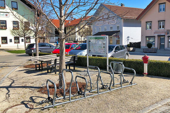 Infovitrine in Grabenstädt am Marktplatz   Foto: Claus Linke (04/2019)