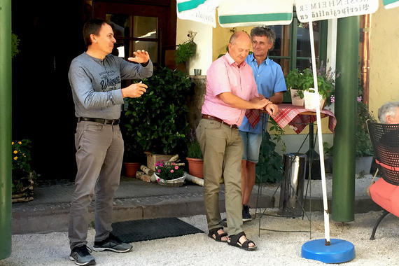 Begrüßung durch Obingers Bürgermeister Josef Huber, AUV-Verbandsvorsitzender Josef Mayer, Hans Zagler vom RoVG (von links) Foto:  Beate Reisenbichler